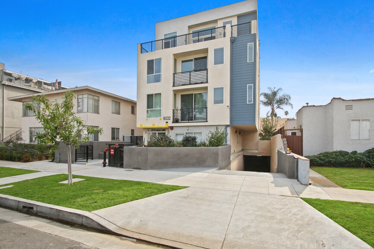 Foto principal - 8532 Cashio St