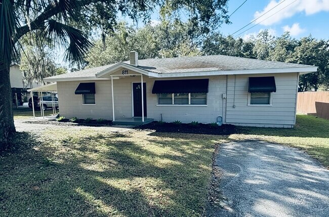 Foto del edificio - 811 S Lone Oak Dr