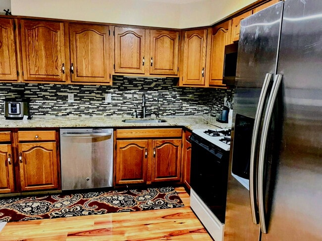 Building Photo - 176 Thoreau Dr