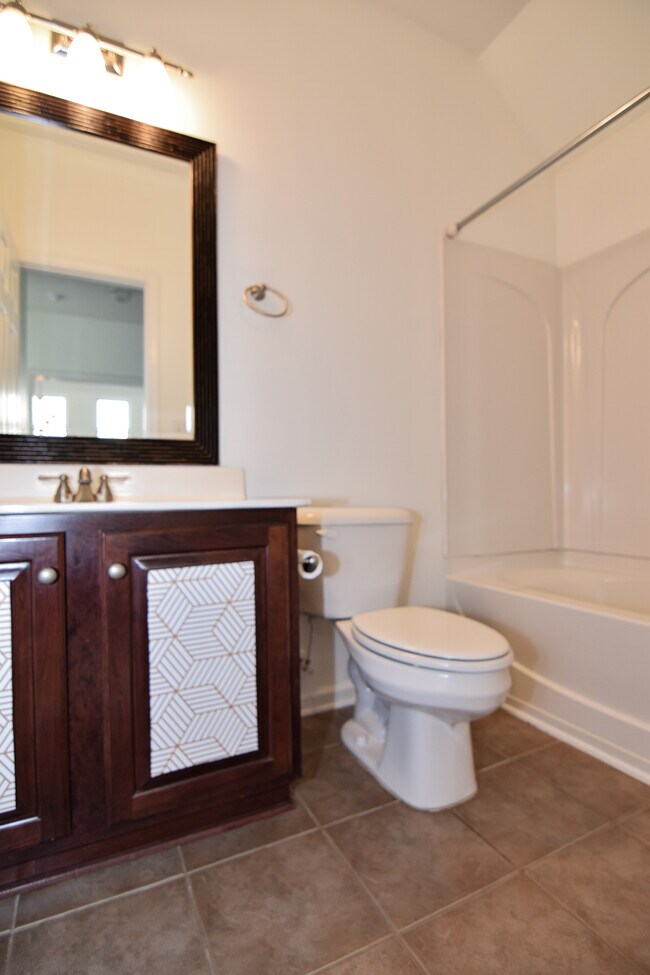 Building Photo - 550 Delafield Dr