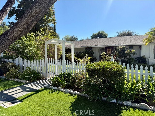 Foto del edificio - 22346 Burbank Blvd