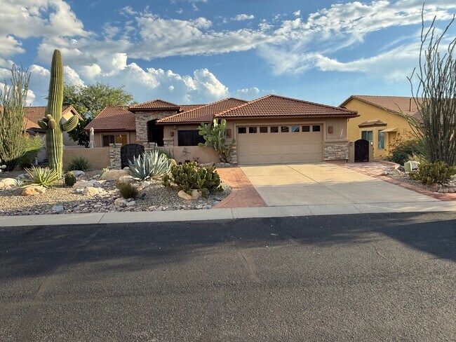 Foto del edificio - 2384 E Bonita Canyon Dr