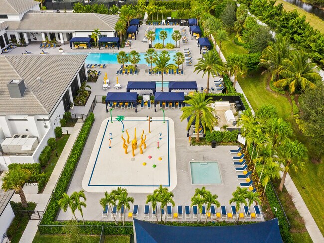 Foto del edificio - 17345 Sea Blossom Way