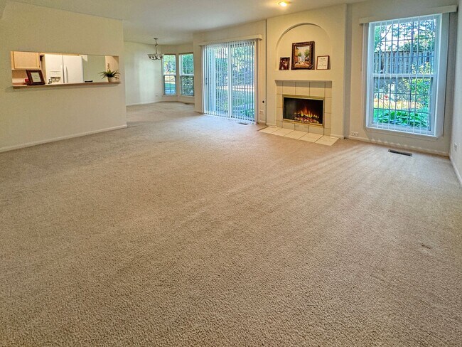 Building Photo - 3 Bedroom 2.5 Bath Townhome in Desirable H...