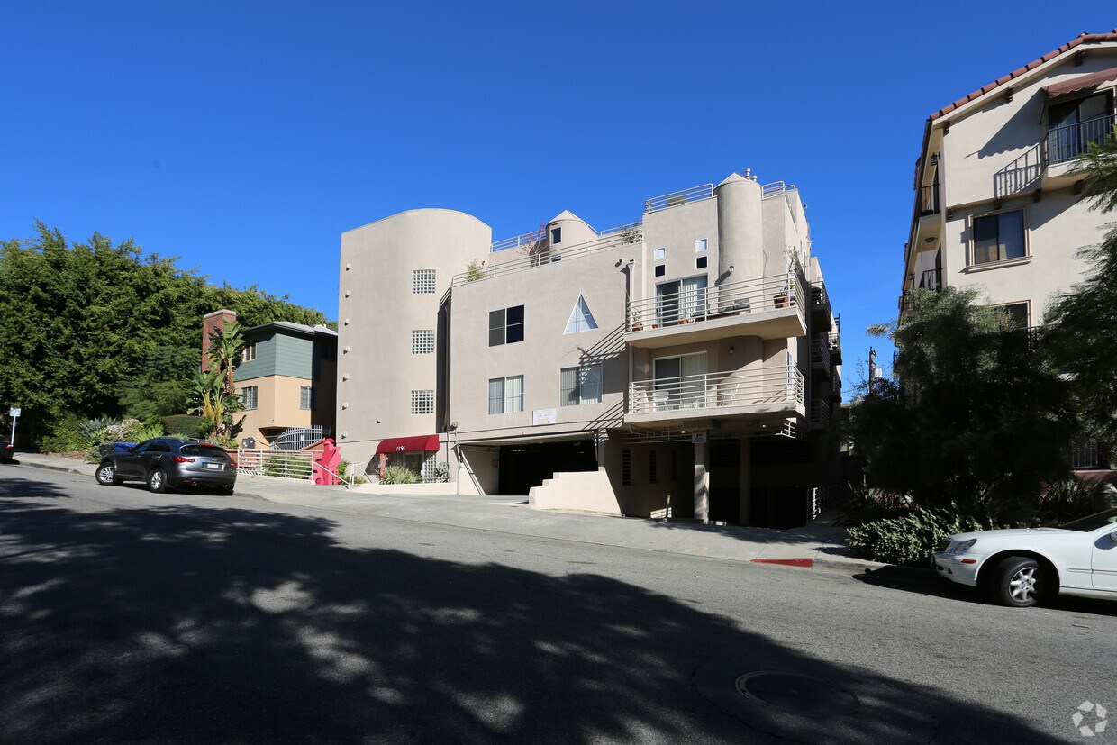 204 Apartments for Rent in 90069, CA | Westside Rentals