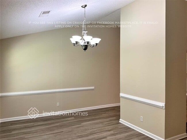 Building Photo - 303 Peachtree Cir