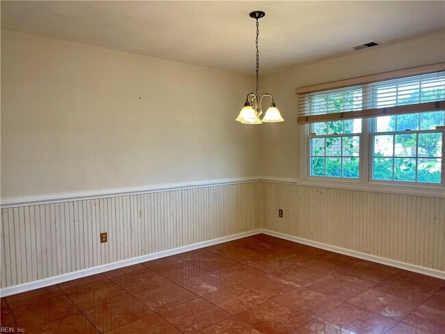 Building Photo - 2402 Whaler Ct