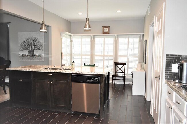 Building Photo - 25 Fairway Oaks Pl