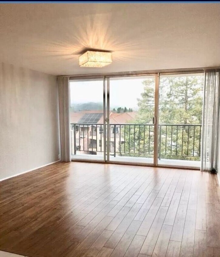 Foto principal - Recent Rent Decrease on this Gorgeous One ...
