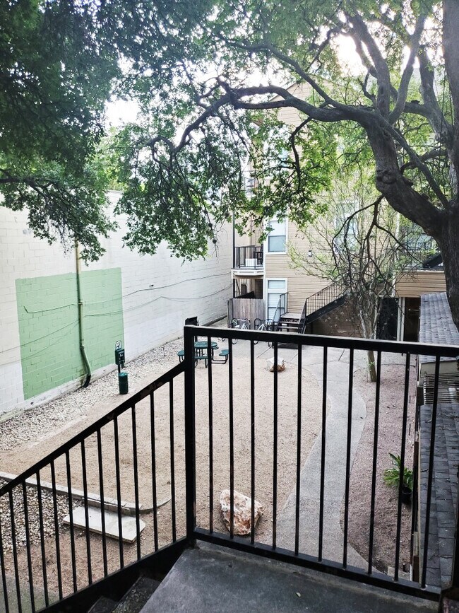 Building Photo - 2802 Nueces St