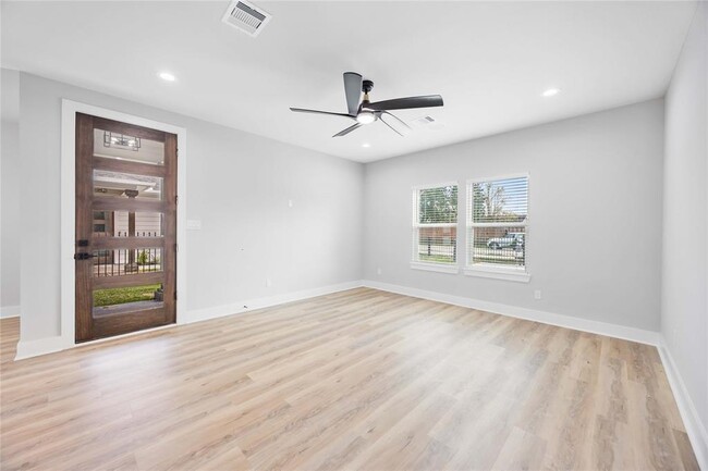 Foto del edificio - 2446 Carmel St