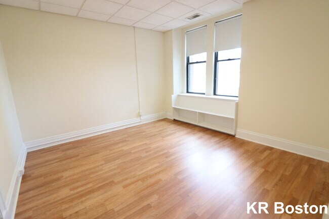 Building Photo - 130 Boylston St
