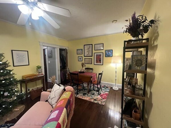 Foto del edificio - 120 Riverway St