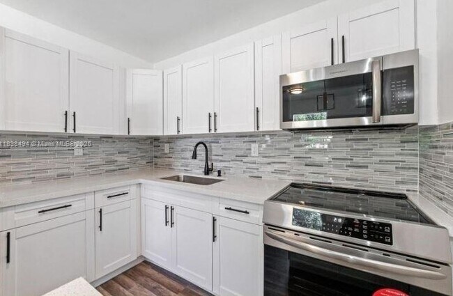 Foto del edificio - 1040 NW 23rd Ter
