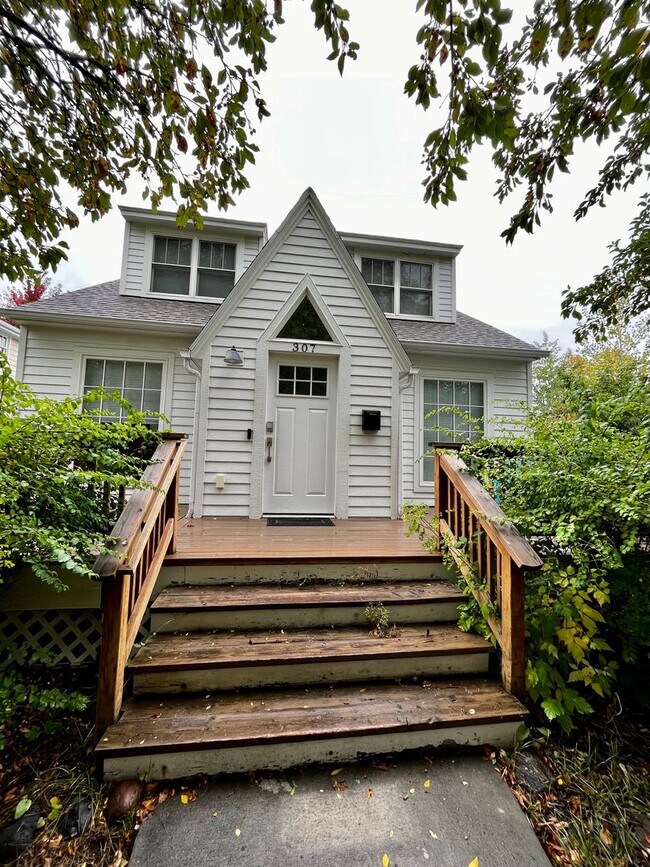 Foto del edificio - Fully Furnished and Fully Stocked Home For Rent Next to Cooper Park in Bozeman