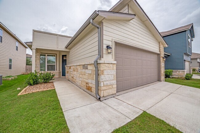 Foto del edificio - 3-BEDROOM NEWER CONSTRUCTION IN TALLEY FIELDS