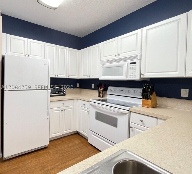 Building Photo - 4400 SW 160th Ave
