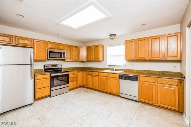 Building Photo - 1253 Paradise Way