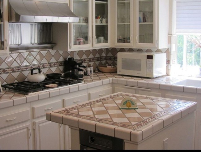 Kitchen - 18135 Burbank Blvd