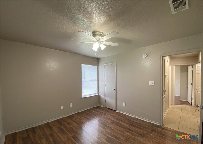 Foto del edificio - 3210 Toledo Dr