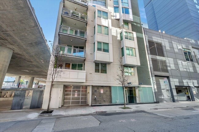 Building Photo - 69 Clementina St