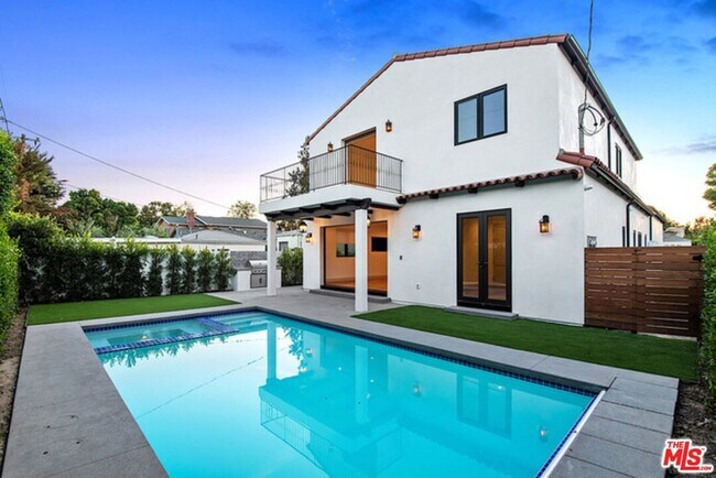 Foto del edificio - 4304 Farmdale Ave