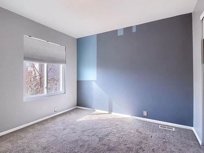 Building Photo - Three Bedrooms in Eastlake Village