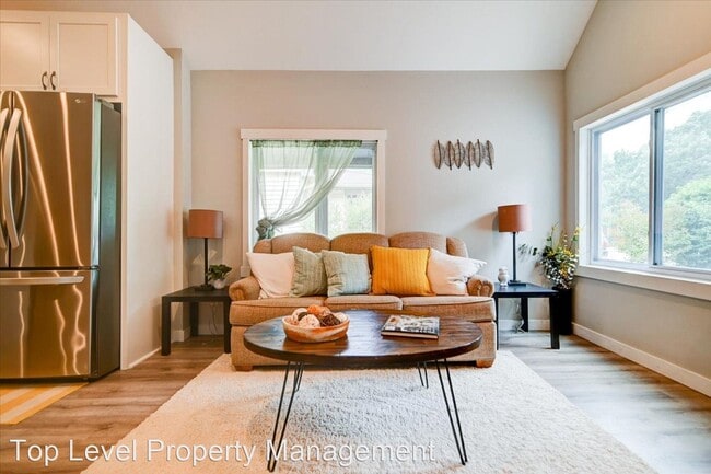 Building Photo - 3 br, 2 bath House - 905 Dane St