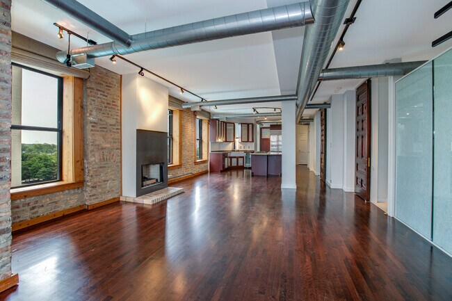 Building Photo - 1142 S Michigan Ave