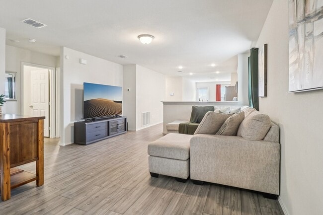 Building Photo - 475 Grenada Lk Dr