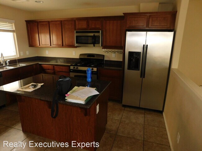 Building Photo - 3 br, 3.5 bath House - 8956 W Dorrell Ln