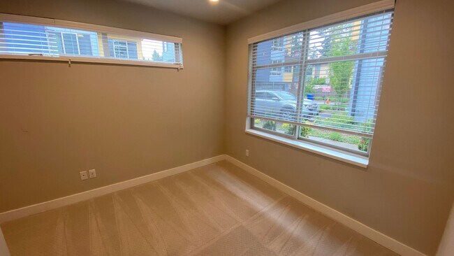 Foto del edificio - Modern 4BR Townhome in Prime Bellevue | AC | Bellevue Schools | Minutes to Microsoft