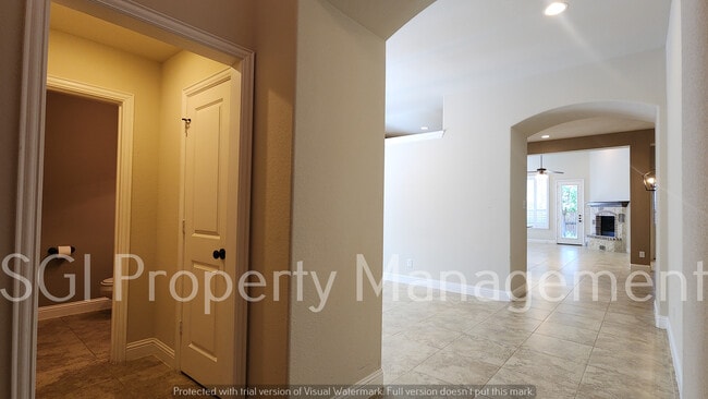 Building Photo - 5621 Grove Cove Dr