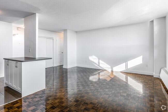 1 chambre, 1 salle de bain - 66 m² - Salon - 2570 Kingston Road