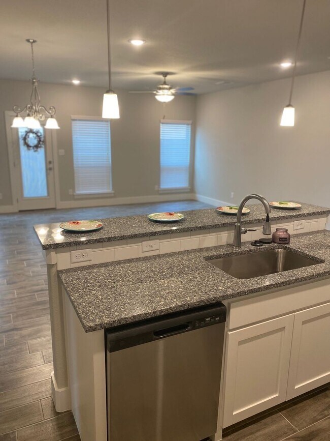 Building Photo - 3/2/2 Gorgeous Custom Features - GODLEY ISD