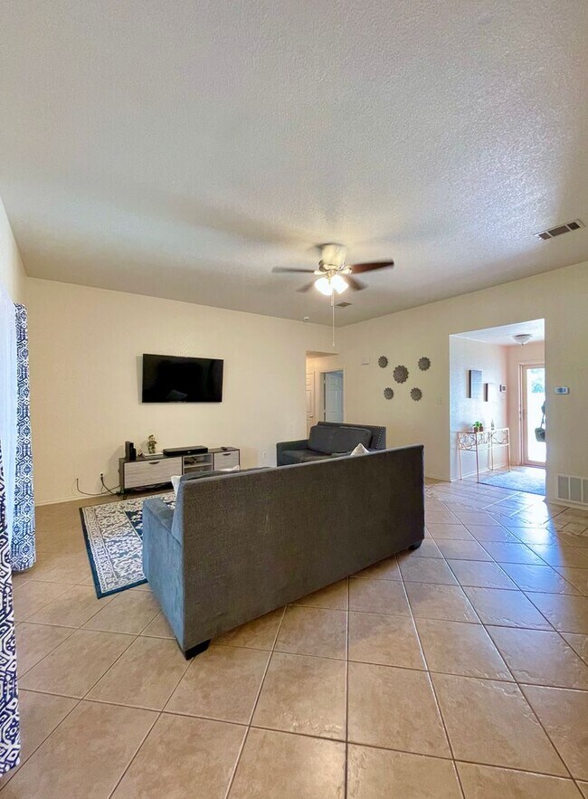 Foto del edificio - 3107 Woodrow Dr