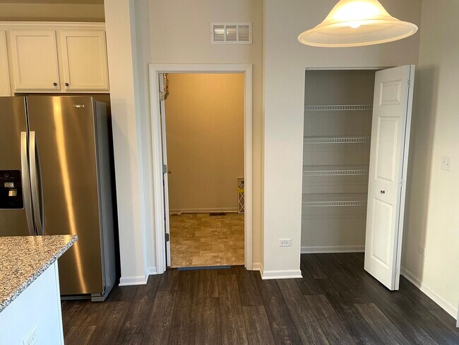 Building Photo - 522 Fairway Dr