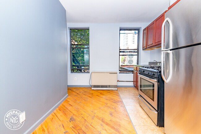 Building Photo - 425 Wythe Ave
