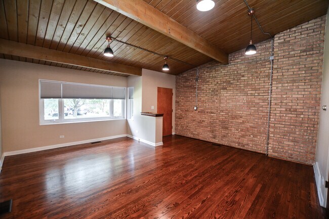 Building Photo - 1175 Waukegan Rd