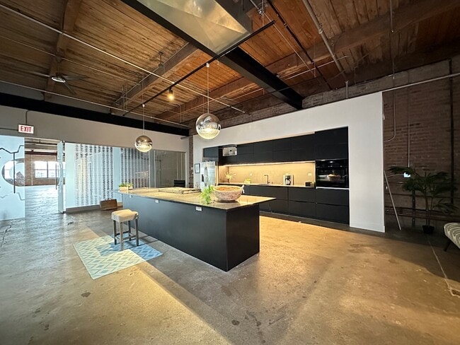 Foto del edificio - 3134 W Carroll Ave