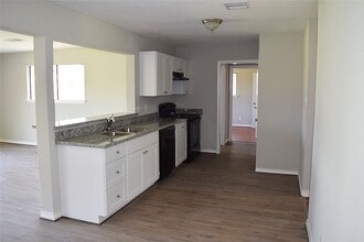 Building Photo - 509 Avenue J