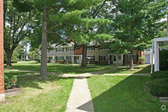 Building Photo - Carlisle Crest