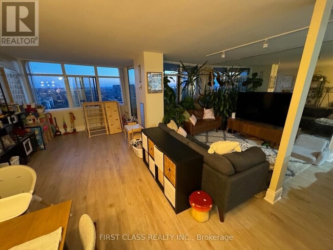 Photo du bâtiment - 3100 Kirwin Ave