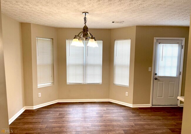 Foto del edificio - 3022 Waldrop Cir