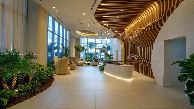 Foto del edificio - 700 NE 24th St