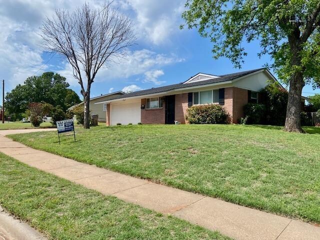 Building Photo - 1601 Deer Park Way
