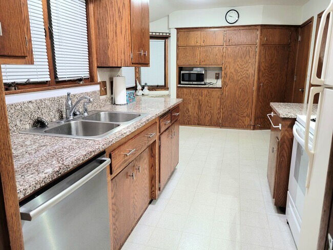 Foto del edificio - Great Roseville Home, Moundsview Schools, ...