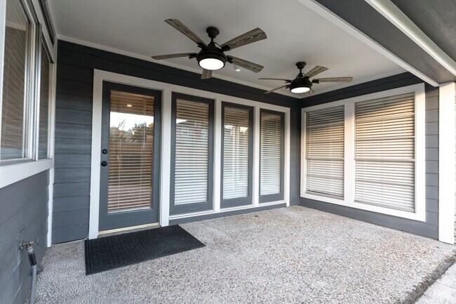 Foto del edificio - 14007 Overbrook Ln