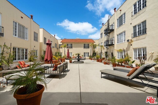 Foto del edificio - 1345 Hayworth Ave