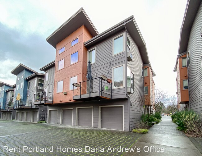 Building Photo - 2 br, 2.5 bath House - 8003 N Leavitt Ave